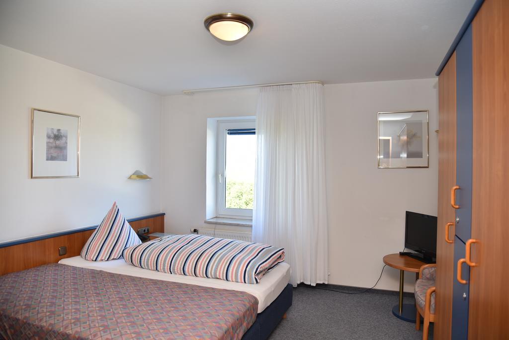 נויהאוס אם רנווג Hotel An Der Alten Porzelline חדר תמונה