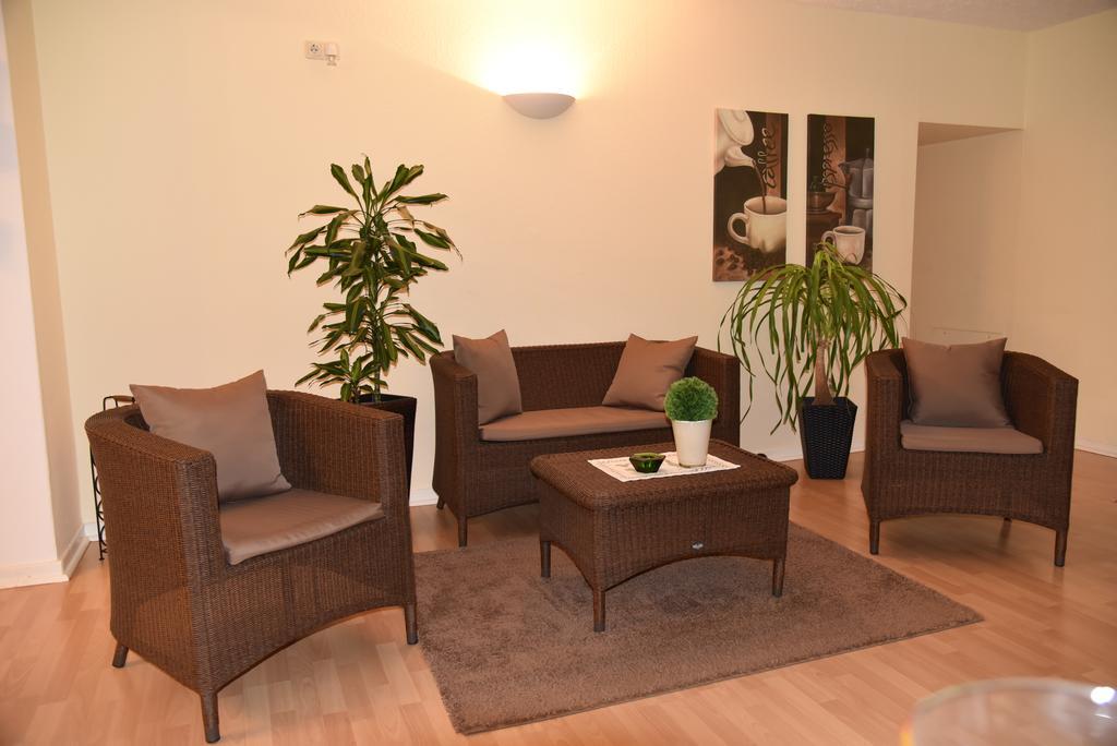 נויהאוס אם רנווג Hotel An Der Alten Porzelline מראה חיצוני תמונה