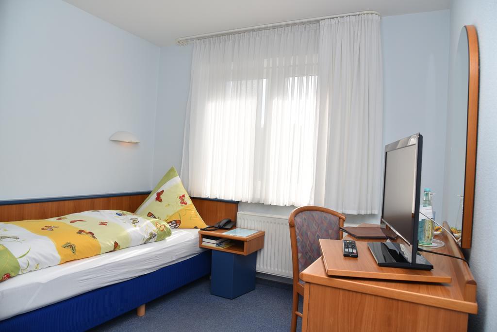 נויהאוס אם רנווג Hotel An Der Alten Porzelline חדר תמונה